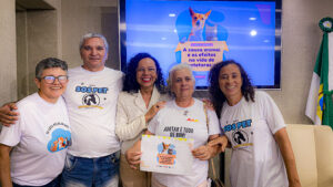 Divaneide Basílio cria lei do Banco de Ração para apoiar protetores de animais