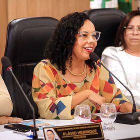 Divaneide Basílio garante lei que obriga espaços para armazenamento de leite materno em órgãos públicos e escolas do RN