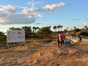 Mineiro e Divaneide entregam obra de pontilhão na comunidade Rio Velho, em Angicos