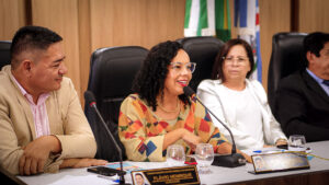 Divaneide Basílio destaca-se em pesquisa espontânea como a única mulher citada nas primeiras posições