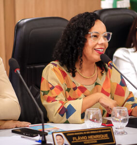 Divaneide Basílio destaca-se em pesquisa espontânea como a única mulher citada nas primeiras posições